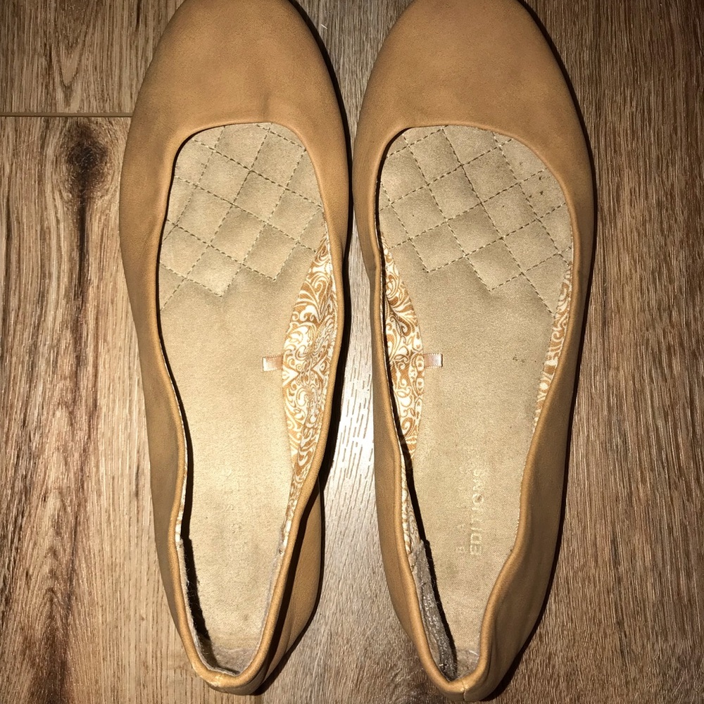 ⚡️SALE⚡️Tan flats